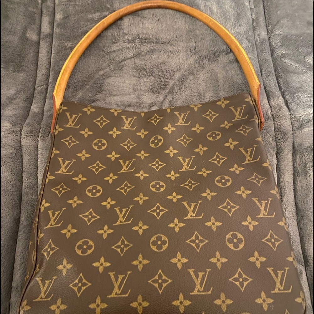 Authentic Louis Vuitton purse. Very gently used. Comes with dust cover - Picture 2 of 10
